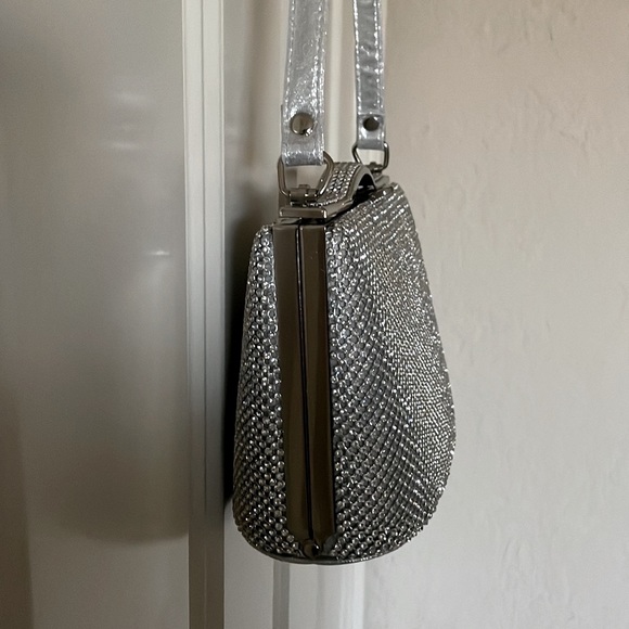 A Silver Sequin Clutch! - Picture 3 of 6